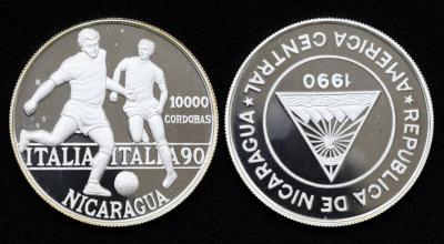 Монета Никарагуа 10000 кордоб 1990 год Чемпионат мира по футболу