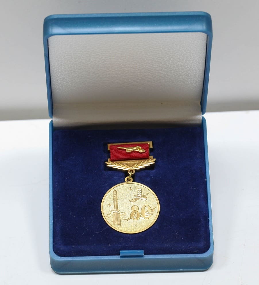Знак 80 лет космическому центру имени М В Хруничева Лента красная! В родной коробке!