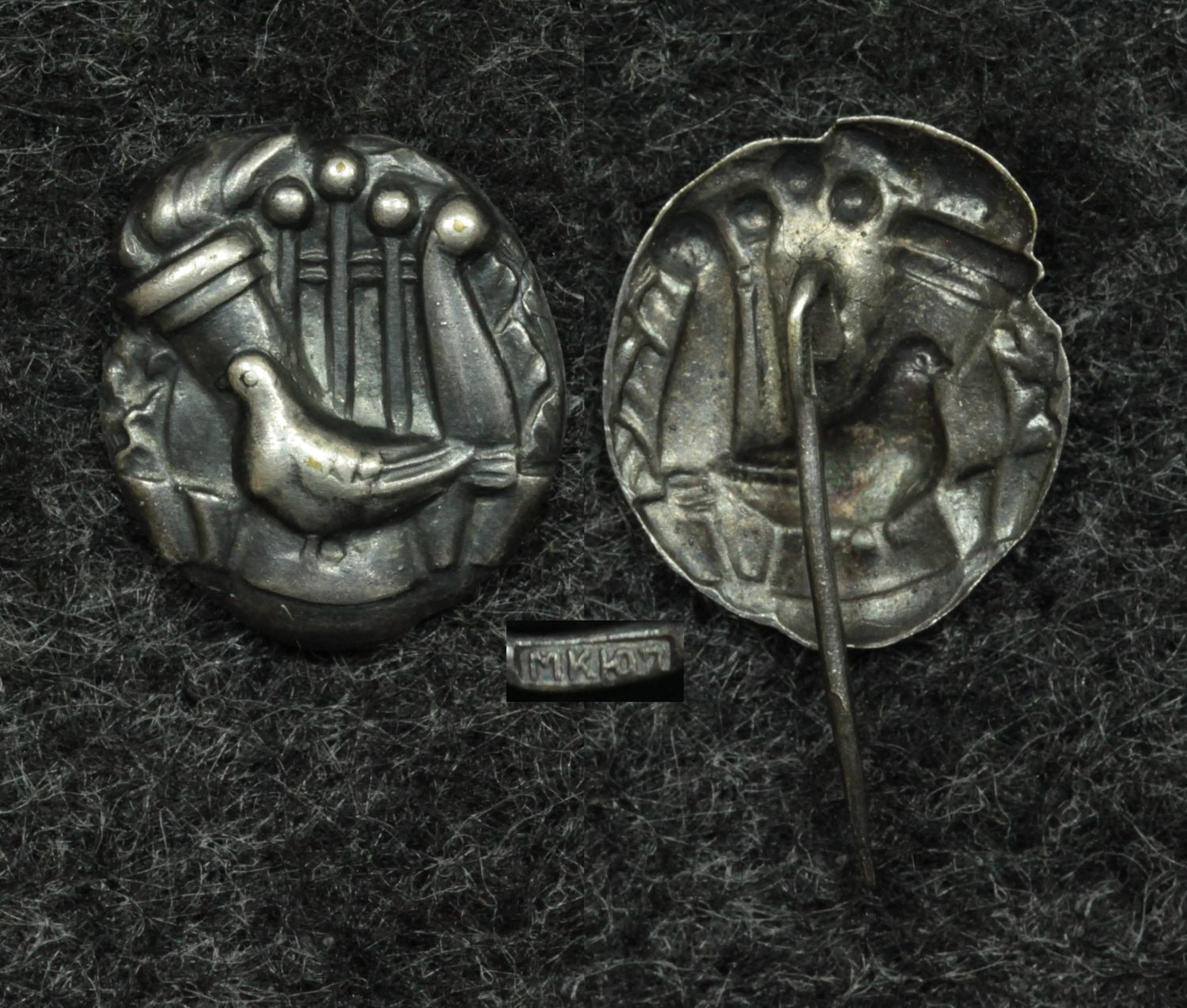 Знак посвящённый фестивалю молодёжи 1957 год от Аукциона Значки и Знаки