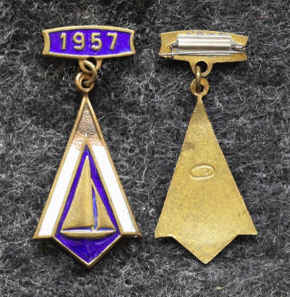 Знак Фестиваль молодёжи 1957 год  Парусный спорт от Аукциона Значки и Знаки