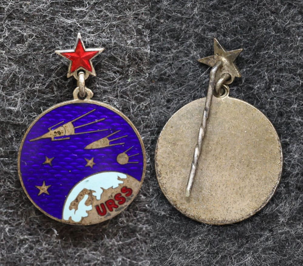 Знак космос URSS Спутники от Аукциона Значки и Знаки