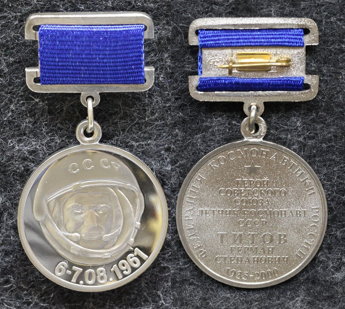 Знак Лётчик-космонавт СССР Титов Федерация космонавтики России от Аукциона Значки и Знаки