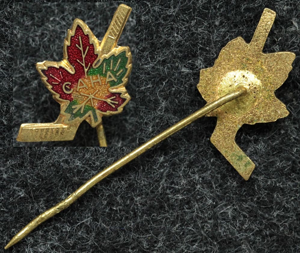 Знак Хоккей с шайбой CAHA (Канадская хоккейная ассоциация) от Аукциона Значки и Знаки