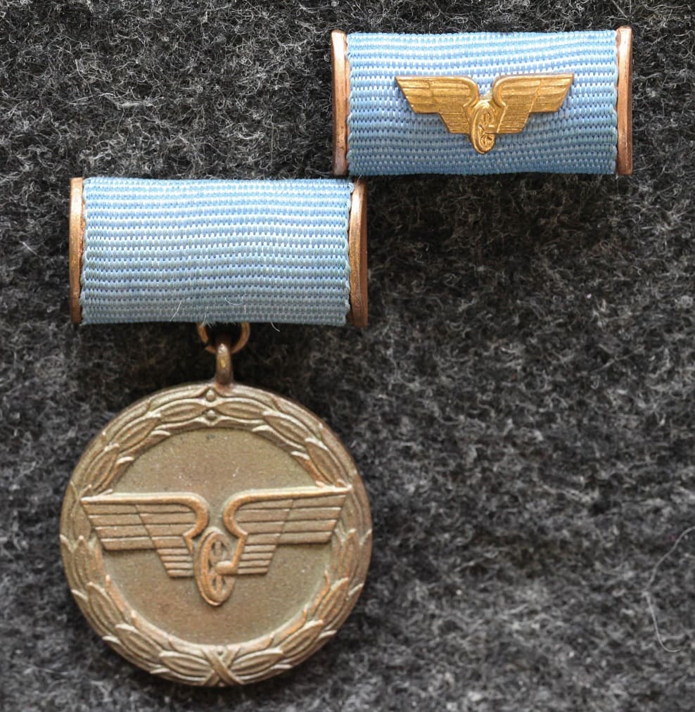 Знак ГДР За верную службу на железных дорогах ЖД + фрачник