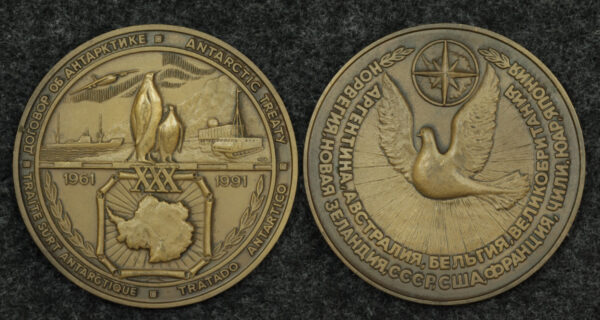 Купить Настольная медаль "Договор об антарктике 30 лет."