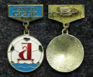 Купить Знак Днепр чемпион СССР 1983 год футбол