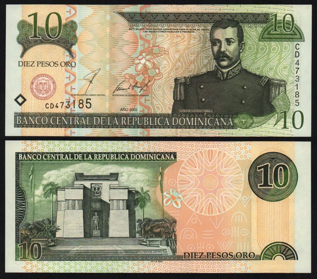 Доминикана 10 песо 2001 год UNC! - Значки и знаки