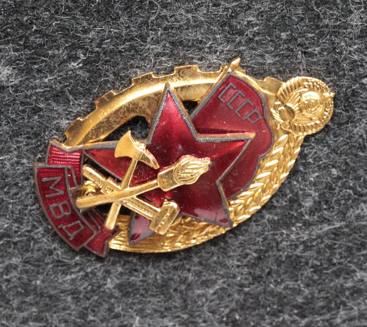Знак Отличный пожарник МВД ММД буквами - Значки и знаки