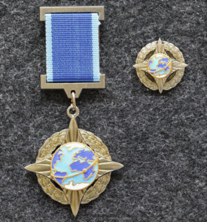 купить Знак За международное сотрудничество в области космонавтики