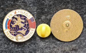 Знак Роскосмос Мир - NASA SHUTTLE