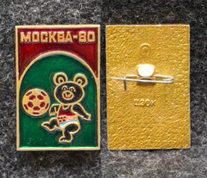 Знак Олимпийский мишка Футбол Мяч красный Редкий!
