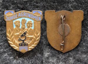 Знак Пионерия ГДР Юный агроном