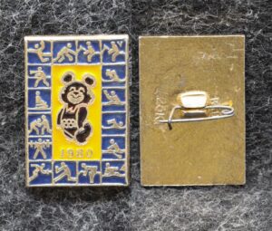 Знак Олимпиада 1980 год Олимпийский мишка Бокс Фехтование Конный спорт Баскетбол Борьба