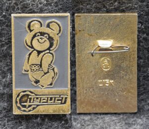 Знак Олимпиада Москва 1980 год Олимпийский мишка Турист